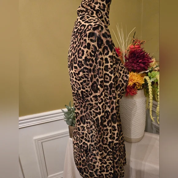 Women's Leopard Print Semi-Sheer Turtleneck Top Large - Picture 4 of 8